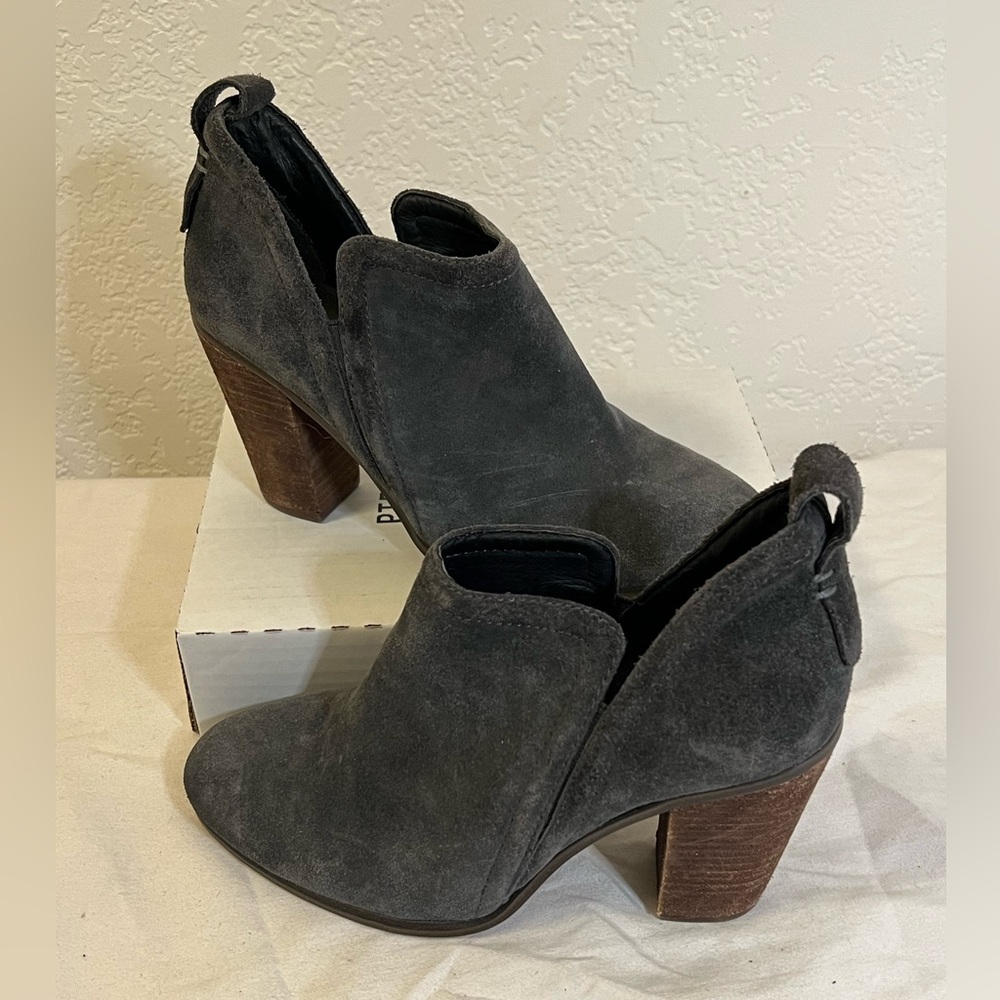 Vince Camuto Ankle Boots Booties Shoe Women's Size 8 EU 38 Gray Suede Cuban Heel
